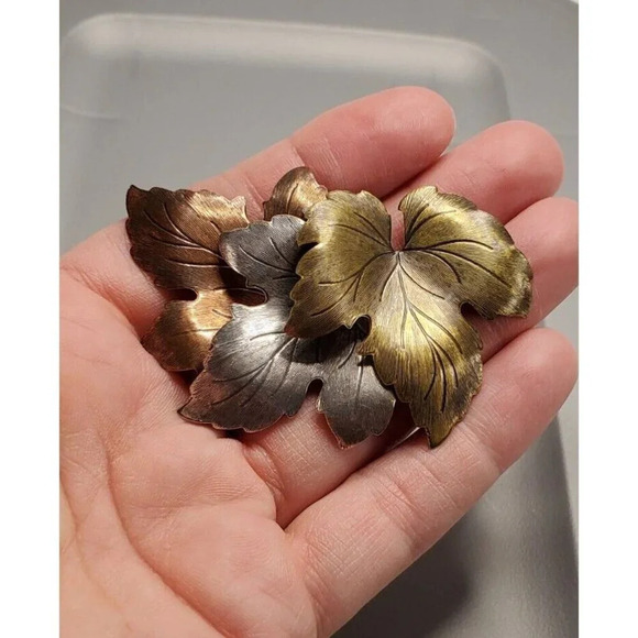 VTG Figural Maple Leaf Brooch Fall TriColor Metal 2.75 Inches - Picture 7 of 7
